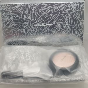 MAC Limited Edition Holiday Firelit Kit (CHAMPAGNE)